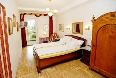 Hangulatos kétágyas szoba a Panoráma Hotelben Egerben - Panoráma Hotel Eger - Romantikus és elegáns olcsó szállás Egerben