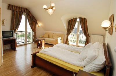 Elegáns szoba a Panoráma Hotelben - csendes hotel Egerben - Panoráma Hotel Eger - Romantikus és elegáns olcsó szállás Egerben